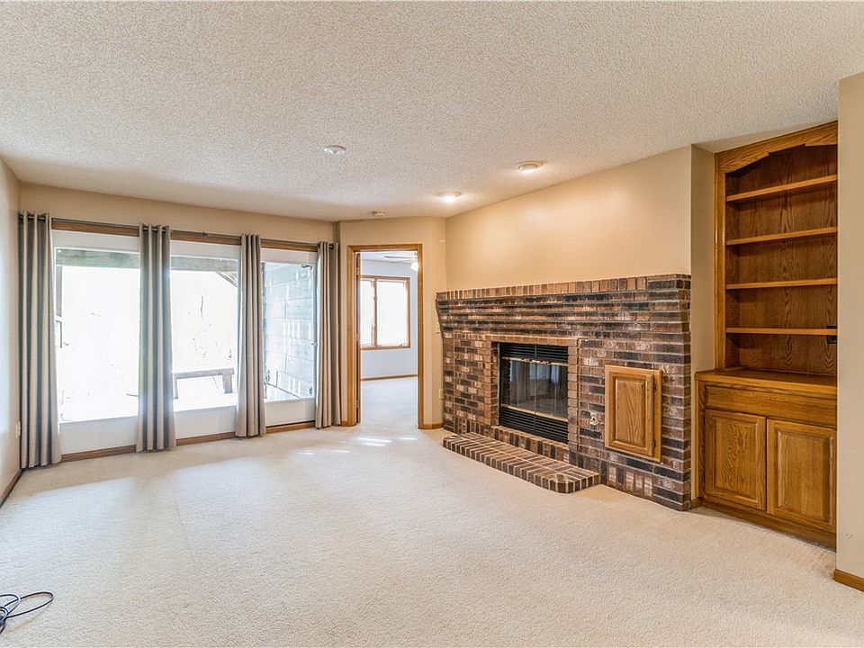 8132 Dellwood Dr, Urbandale, IA 50322 Zillow