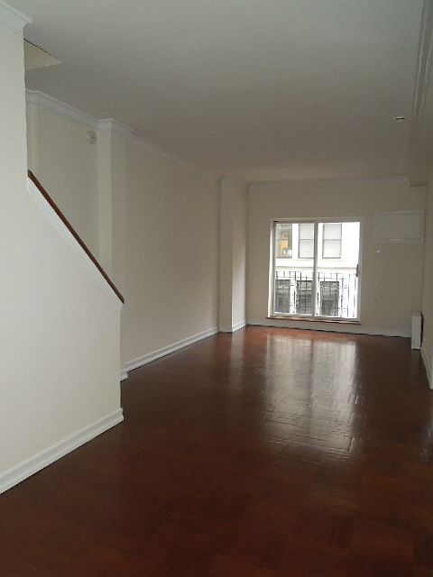 1st image of 114 E 27th St