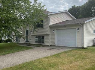 907 N 4th St, Saint Peter, MN 56082
