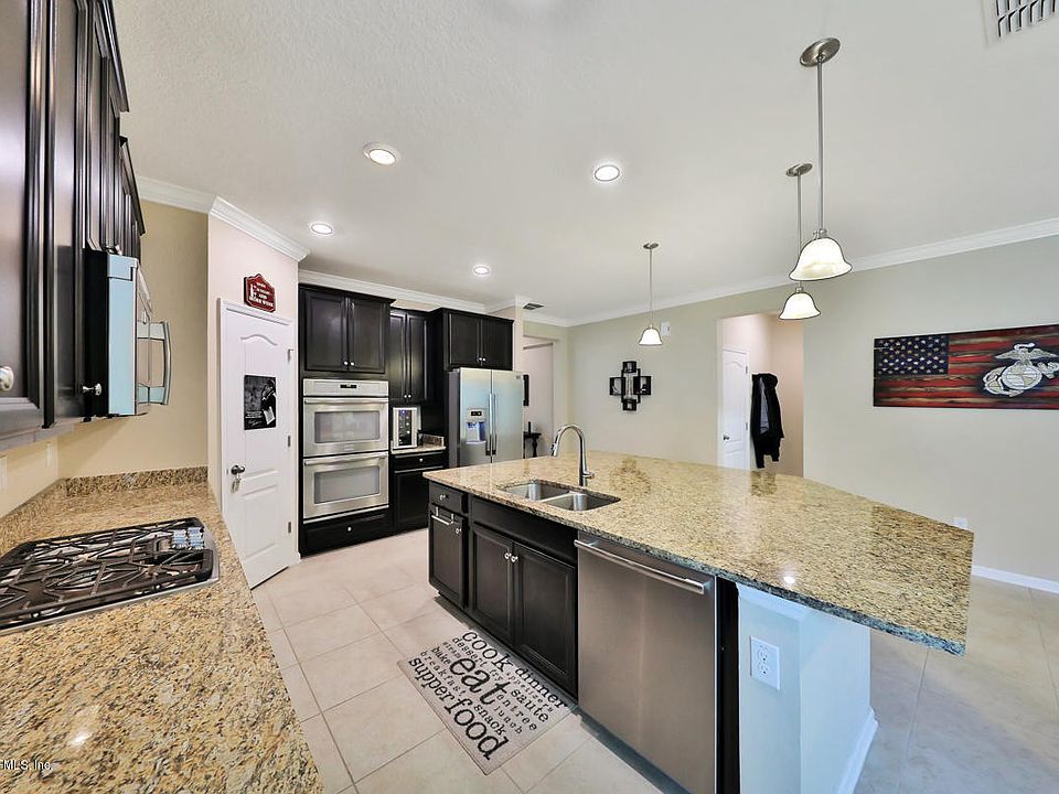 1st image of 167 Aspen Leaf Dr