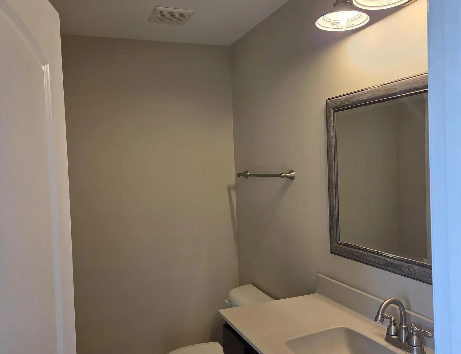 3 bed, 2.5 bath, 1700 sqft, $1,600 — Photo 2