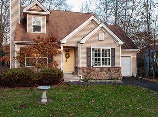 6105 Braintree Ct, Bushkill, PA 18324