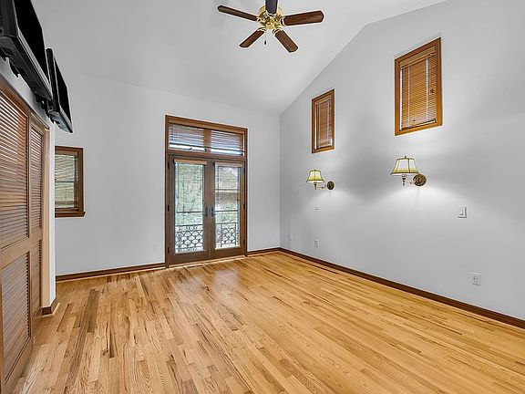 4th image of 598 Garrard St
