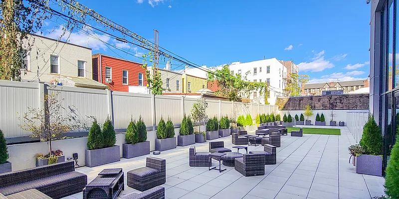 Rented by Bouklis Group | media 8