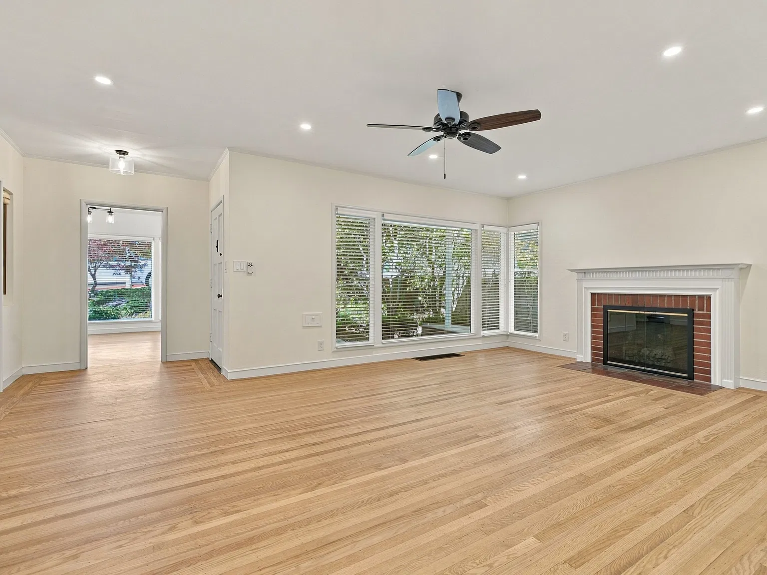3 bed, 2.5 bath, 2240 sqft, $6,350 — Photo 2