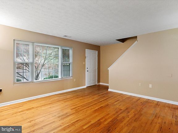 3rd image of 231 Buckingham Dr