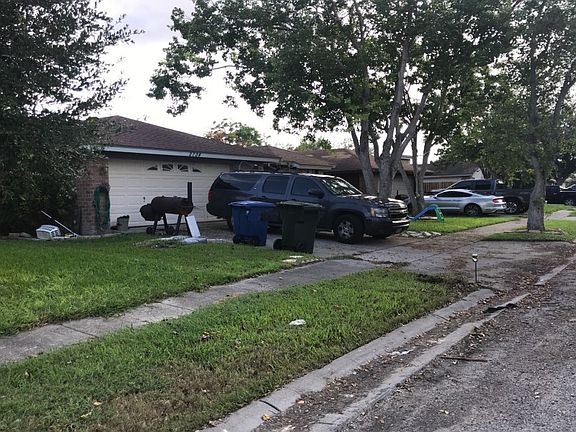 3rd image of 2734 Alvin Dr