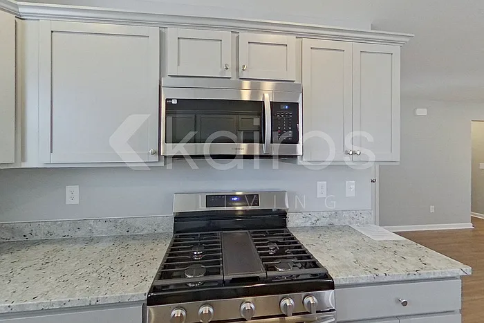 349 Angela St — Photo 5