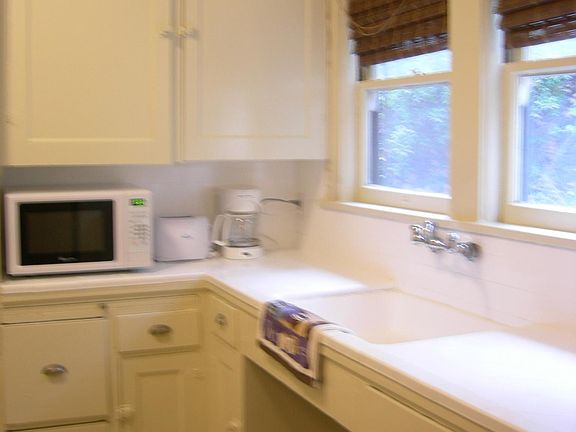 5th image of 157 S Los Robles Ave #4