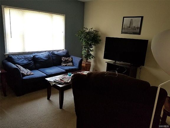 2nd image of 123 Greenwood Pl