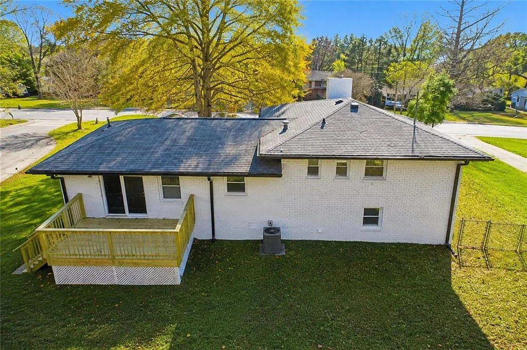 4 bed, 2.0 bath, 1350 sqft, $2,500 — Photo 4