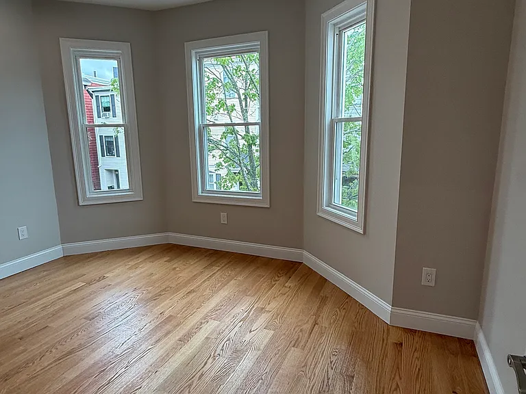 517-519 E 3rd St #1 — Photo 11
