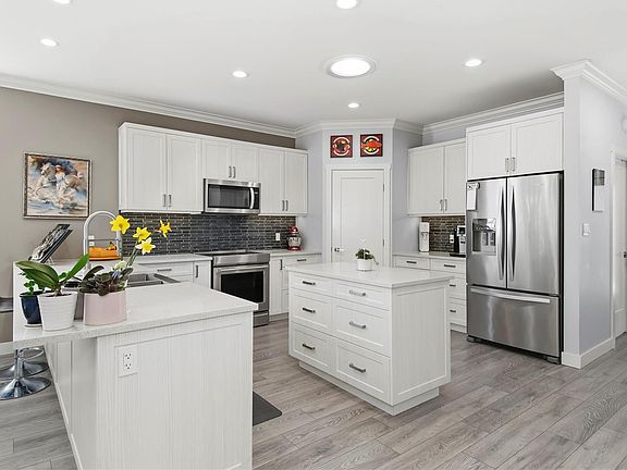 3rd image of 2000 Treelane Rd #43