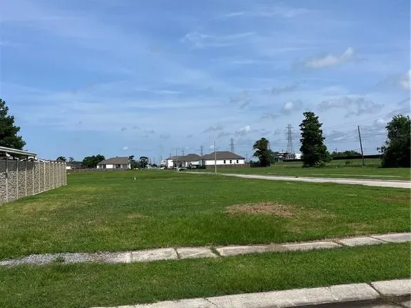 4012 Evangeline Dr, Chalmette, LA 70043