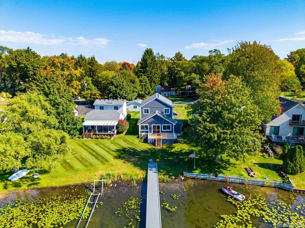 3515 Highland Blvd, Highland, MI 48356