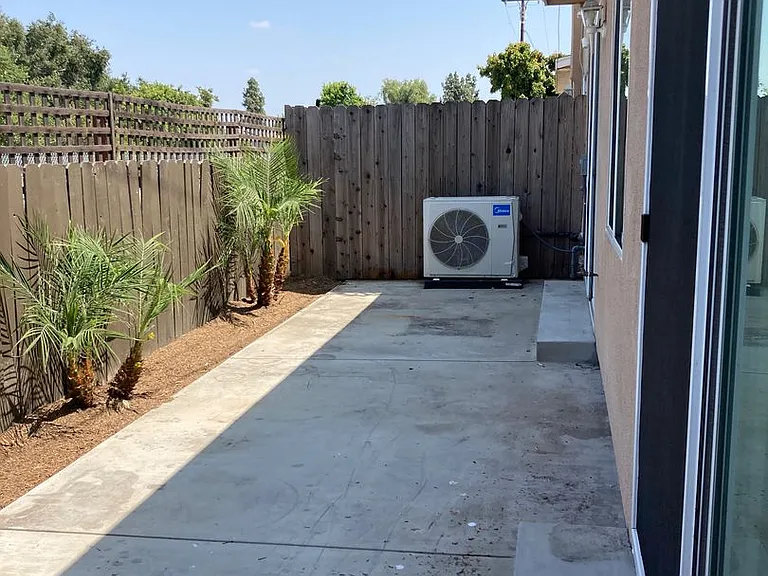 1424 Encino Ave — Photo 15