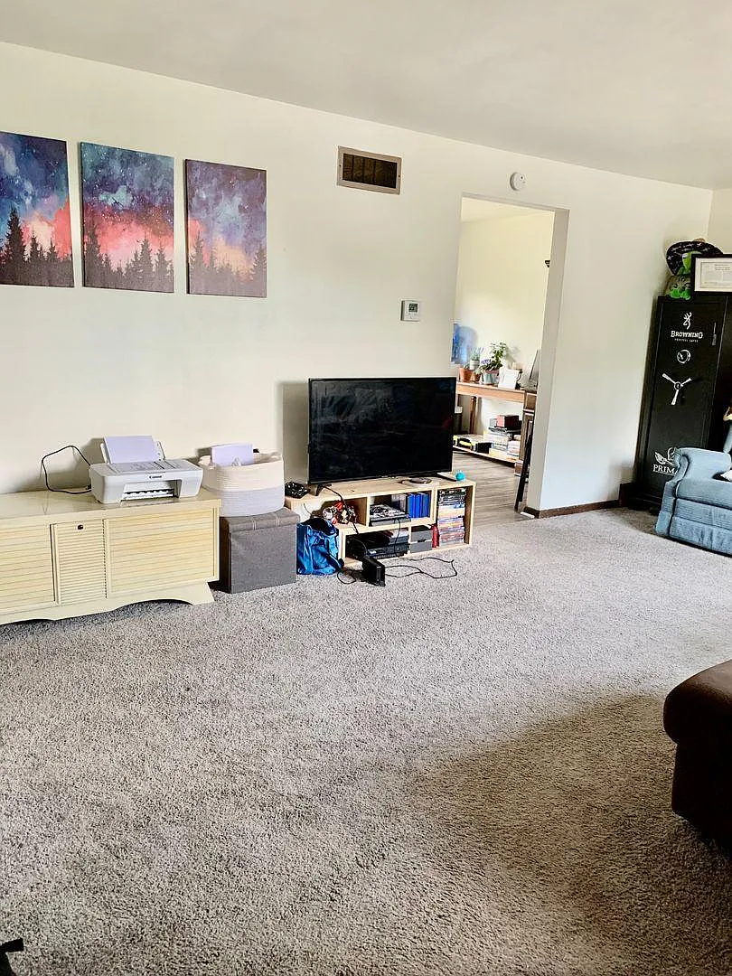 3 bed, $1,200 — Photo 2