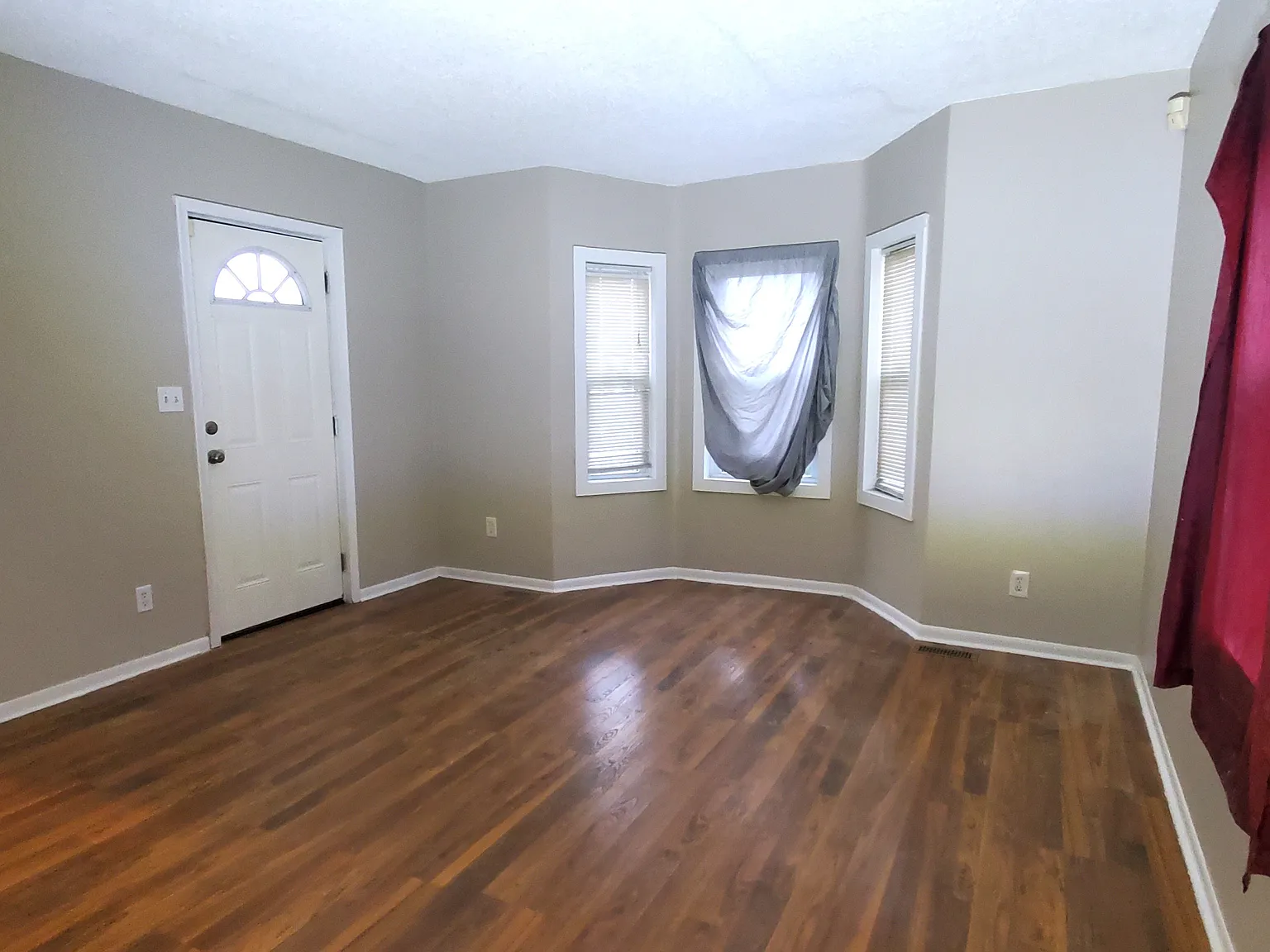 2 bed, 724 sqft, $895 — Photo 2