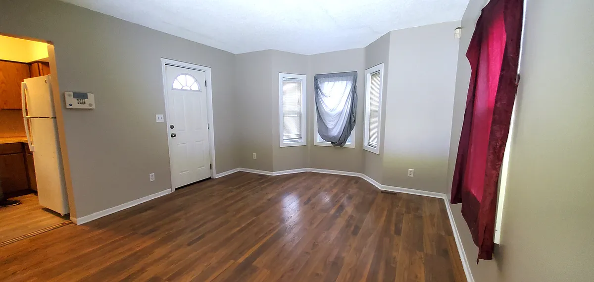 Living Room - 949 W Atherton Rd