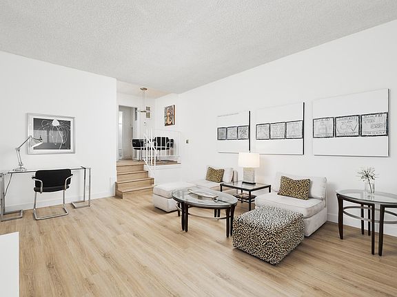 3rd image of 1119 Lincoln Blvd #B