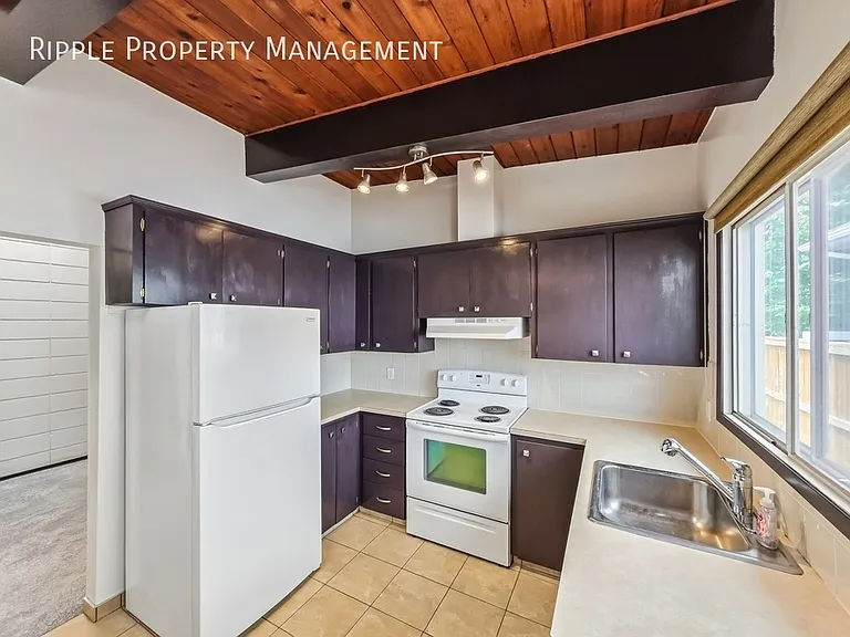 614 56th Ave SW #UPPER — Photo 12