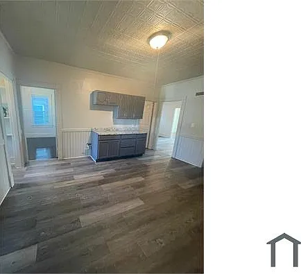 276 Centre St #1R — Photo 5