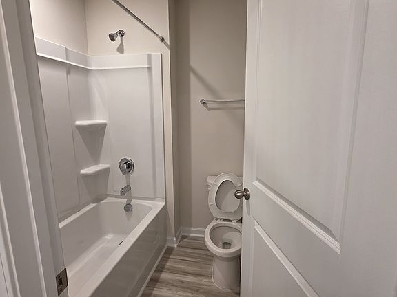 5th image of 1600 Secrest Commons Dr