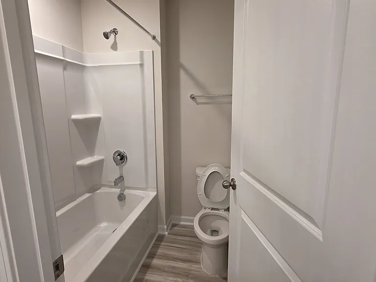 1600 Secrest Commons Dr — Photo 5
