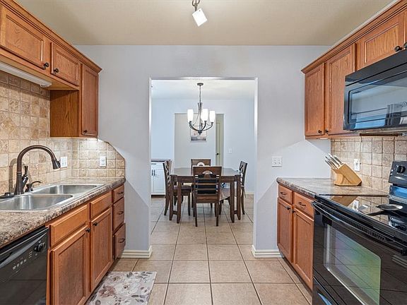 3rd image of 3405 SW Picasso Blvd