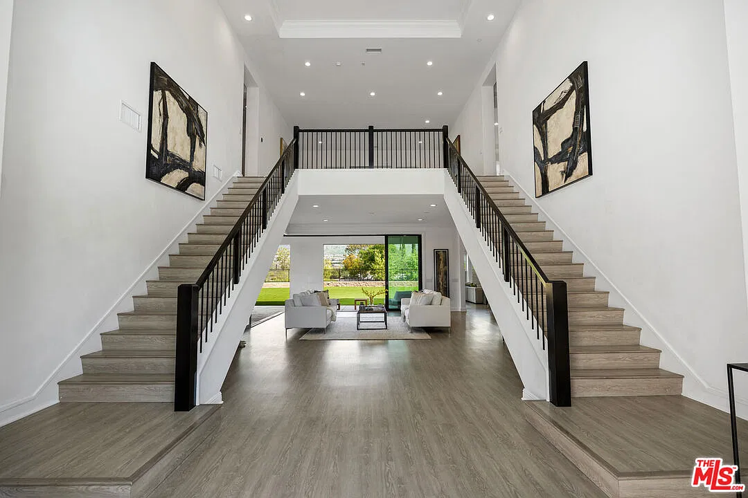 5 bed, 6.0 bath, 6164 sqft, $16,500 — Photo 3