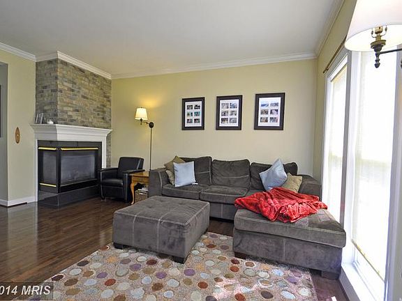 4th image of 1038 Hotchkiss Pl