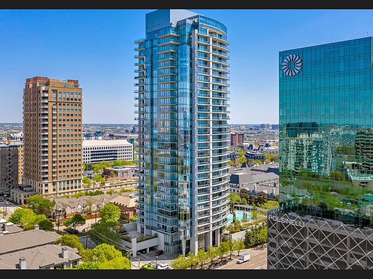 2900 McKinnon St #804 — Photo 34