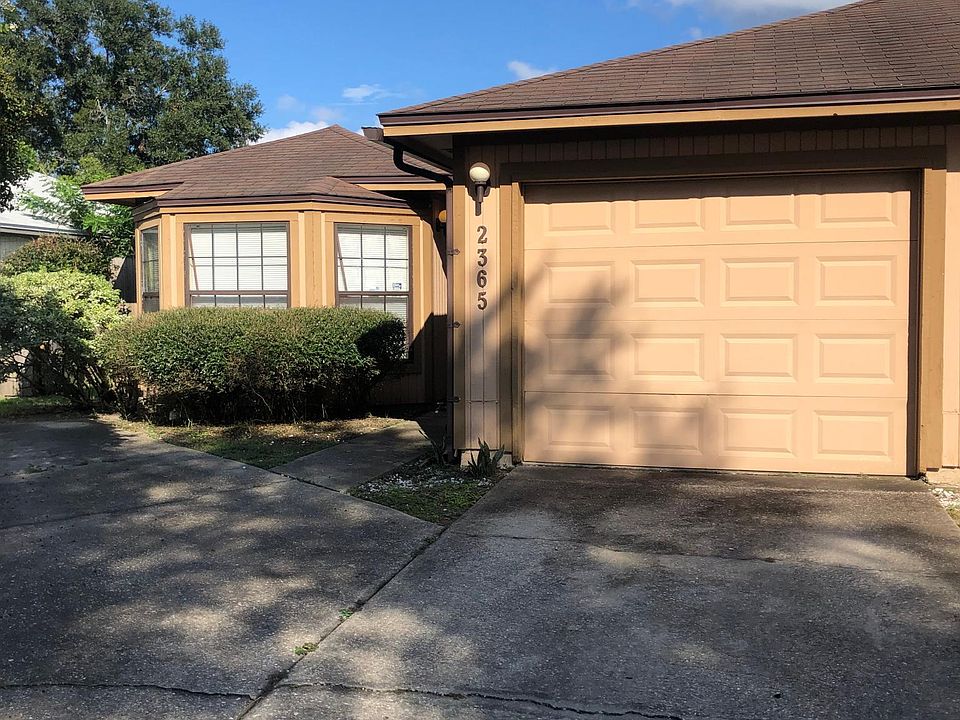 Front entry, driveway and garage.