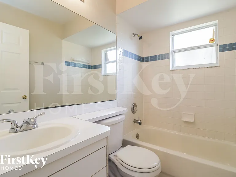 1674 Waltz St SE — Photo 14