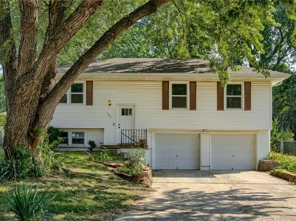 504 W 5th Ct, Peculiar, MO 64078