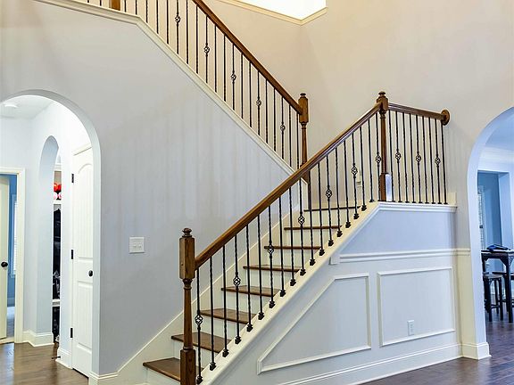 3rd image of 7012 Southgate Dr