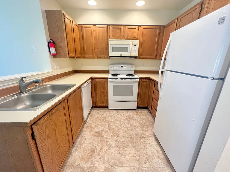 209 E 18th Ave #D16 — Photo 17
