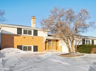 1419 W Concord Dr, Arlington Heights, IL 60004