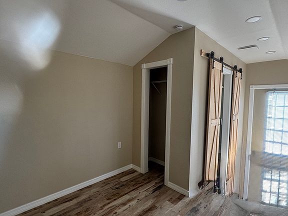 4th image of 2561 SE Victory Ave #B