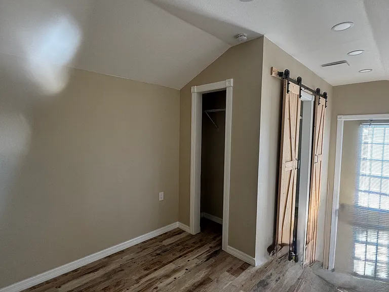 2561 SE Victory Ave #B — Photo 4