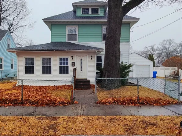 66 Redlands St, Springfield, MA 01104