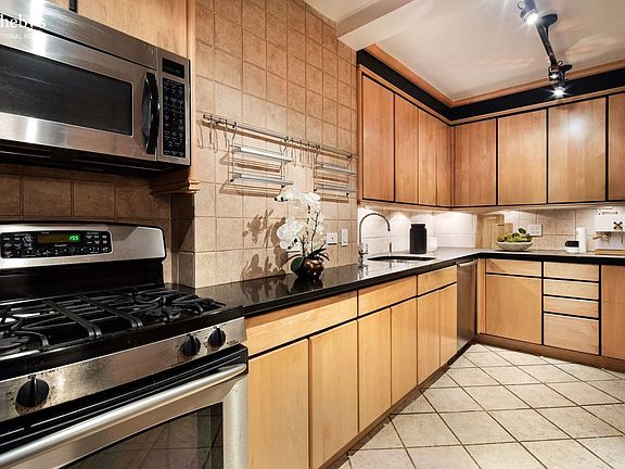 2nd image of 127 W 96th St APT 7D
