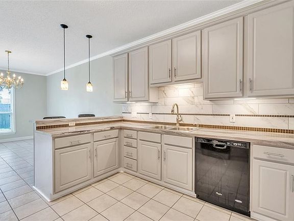 3rd image of 2132 Summertree Dr
