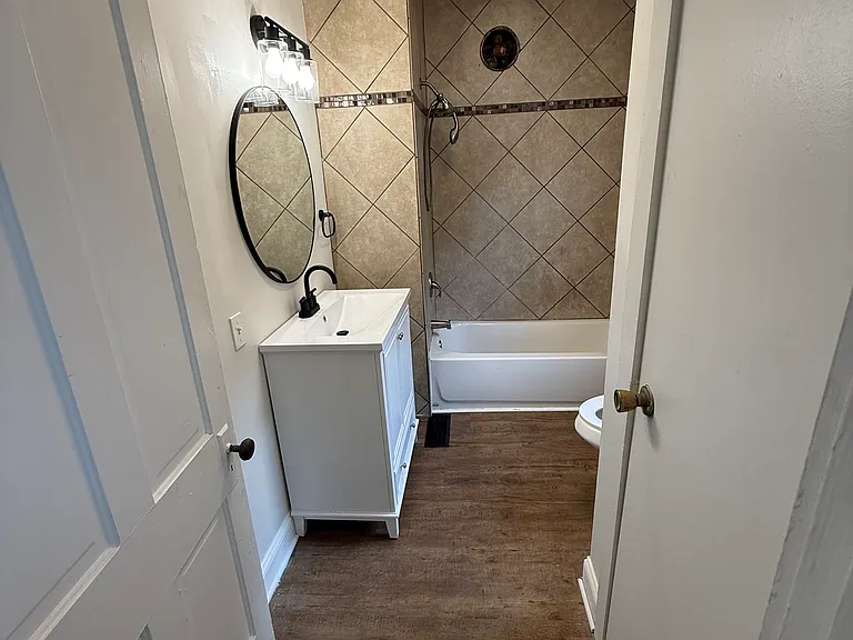 304 E Main St — Photo 7
