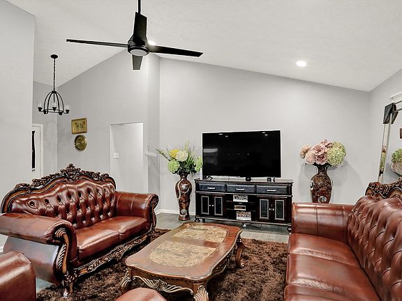 5th image of 5621 Vicksburg Dr