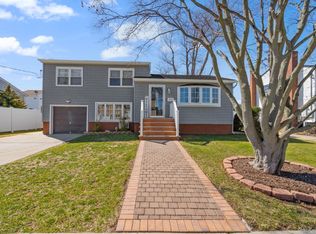 572 S Bayview Avenue, Freeport, NY 11520