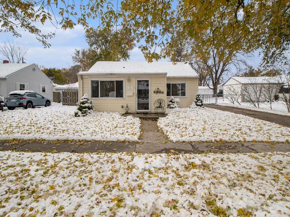1 Walnut Pkwy, Crown Point, IN 46307
