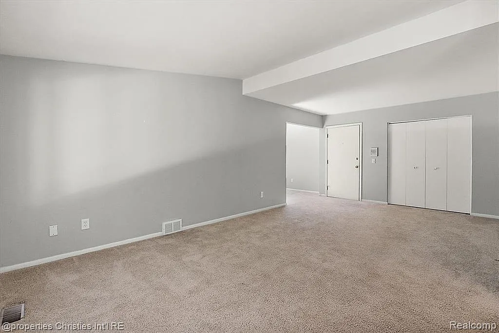 2 bed, 1.5 bath, 981 sqft, $1,495 — Photo 3
