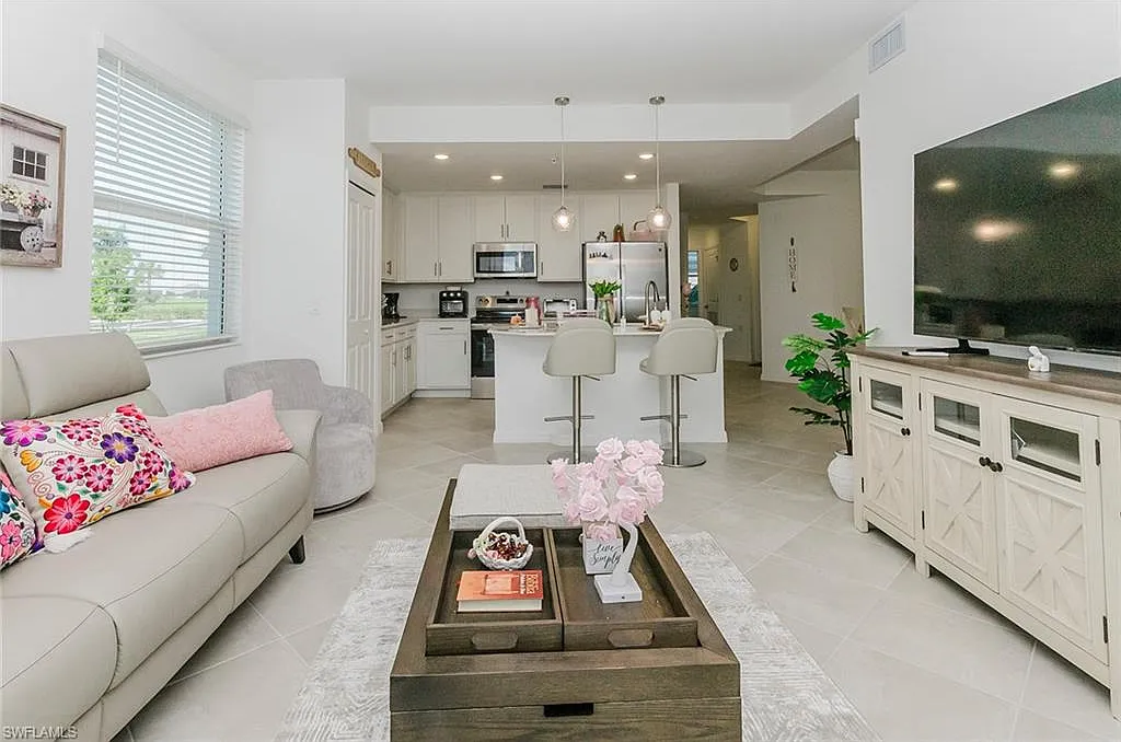 3 bed, 2.0 bath, 1301 sqft, $5,995 — Photo 1