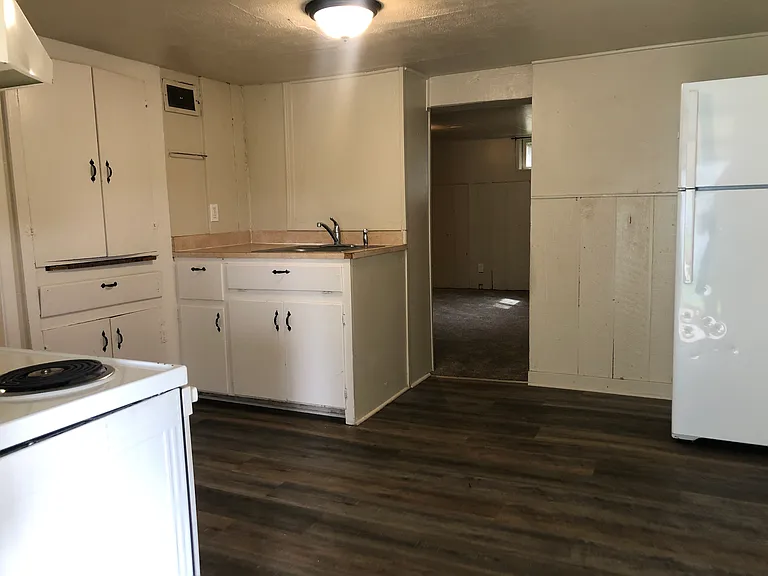 455 NE Kamiaken St #A — Photo 2